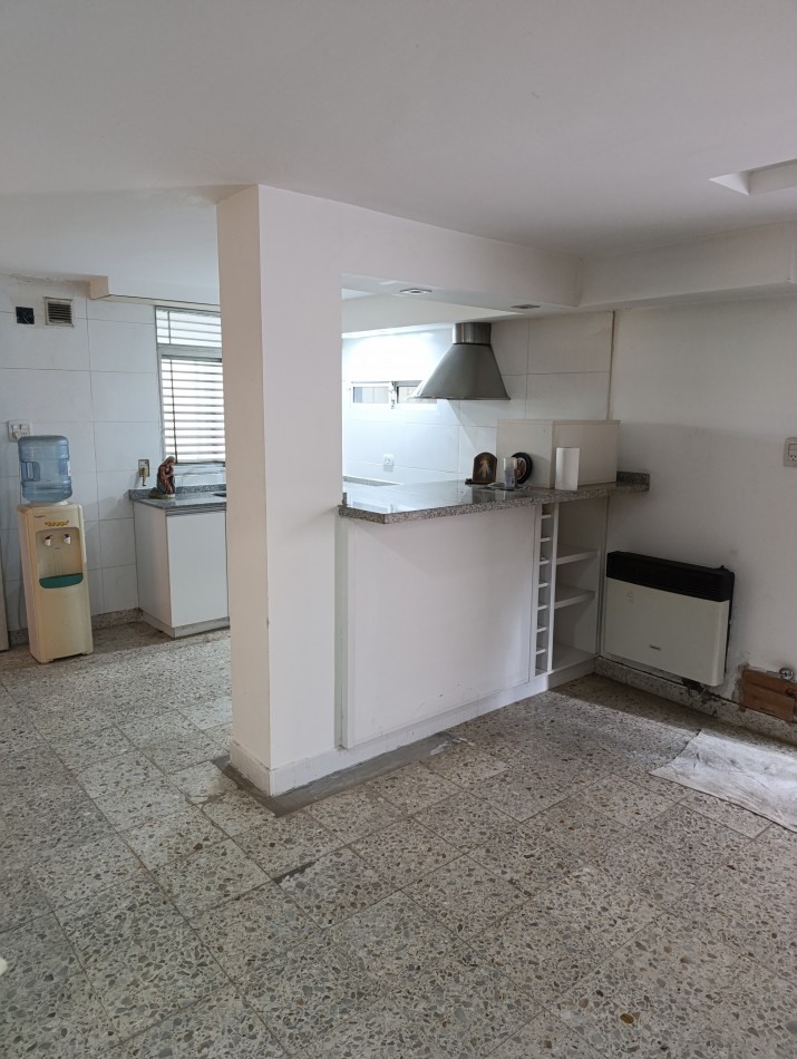 SALON COMERCIAL CON VIVIENDA EN LA MEJOR ZONA DE SANTO TOME