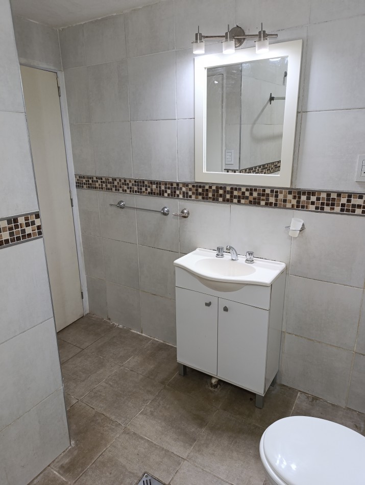 SALON COMERCIAL CON VIVIENDA EN LA MEJOR ZONA DE SANTO TOME