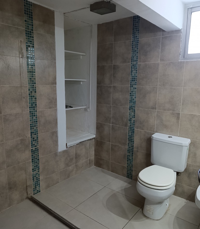 SALON COMERCIAL CON VIVIENDA EN LA MEJOR ZONA DE SANTO TOME