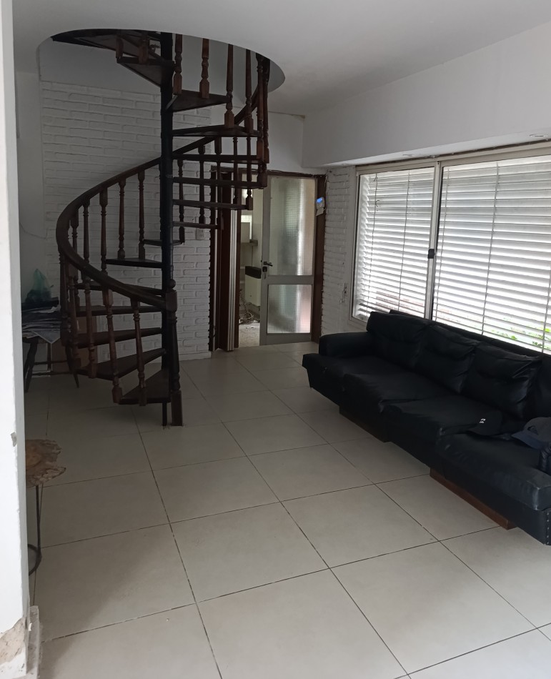 SALON COMERCIAL CON VIVIENDA EN LA MEJOR ZONA DE SANTO TOME