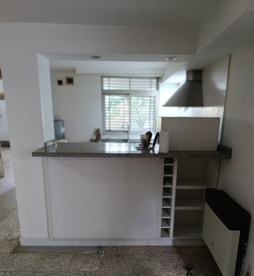 SALON COMERCIAL CON VIVIENDA EN LA MEJOR ZONA DE SANTO TOME