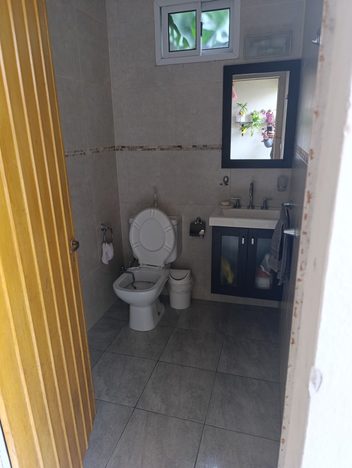 CASA CON GRAN TERRENO A METROS DE GRAL PAZ
