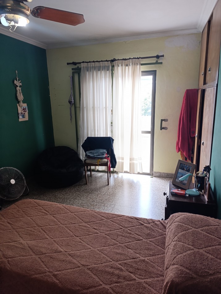CASA CON GRAN TERRENO A METROS DE GRAL PAZ