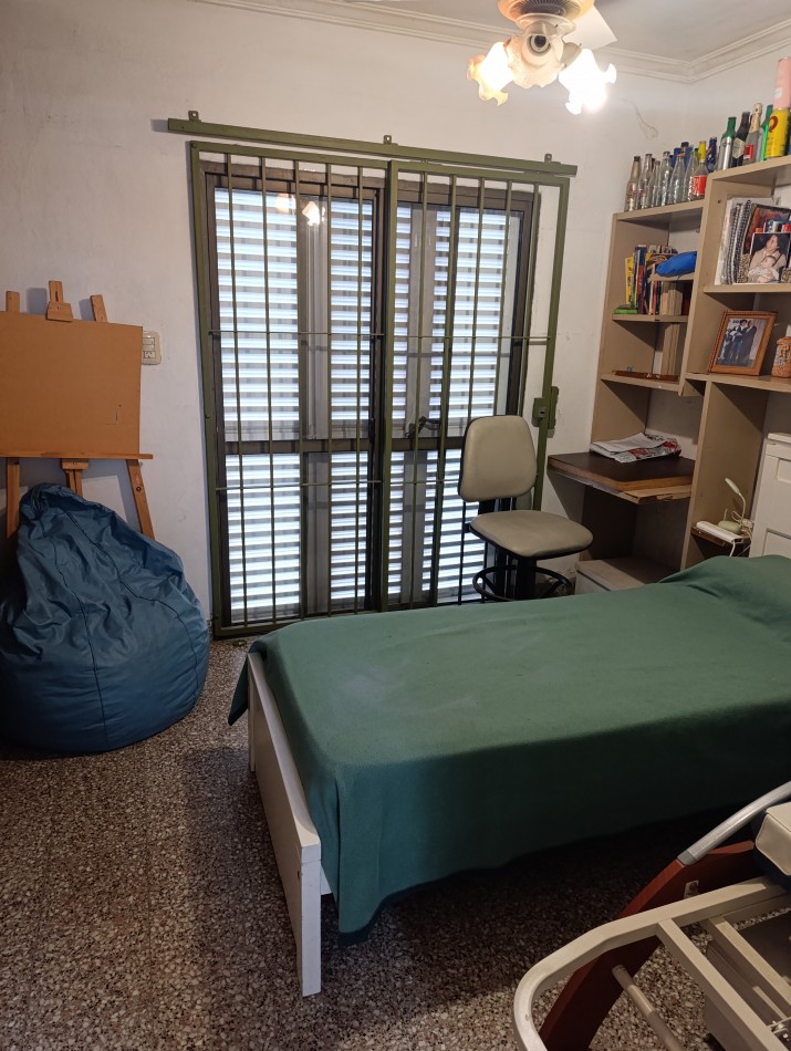 CASA CON GRAN TERRENO A METROS DE GRAL PAZ