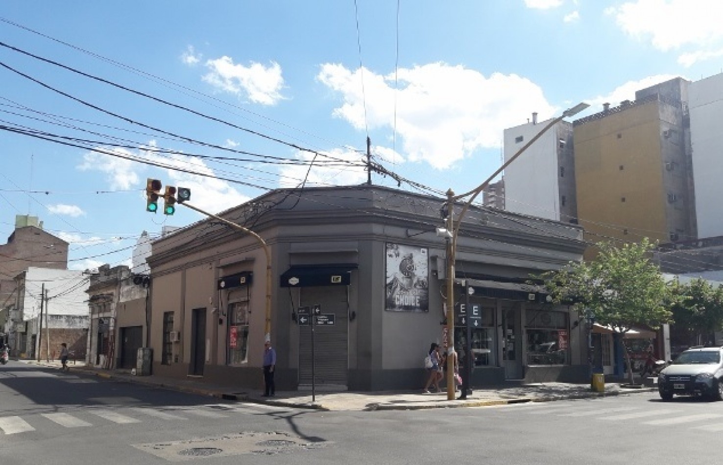 EXCELENTE ESQUINA COMERCIAL