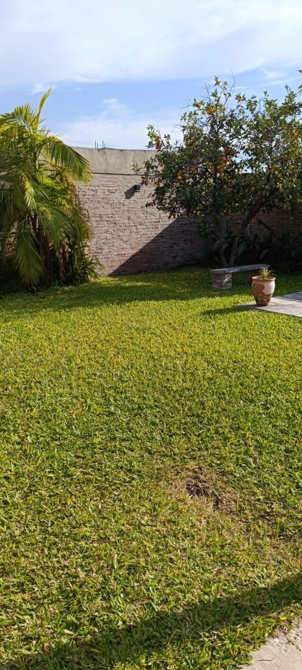 CASA CON GRAN TERRENO BARRIO M.SELVA