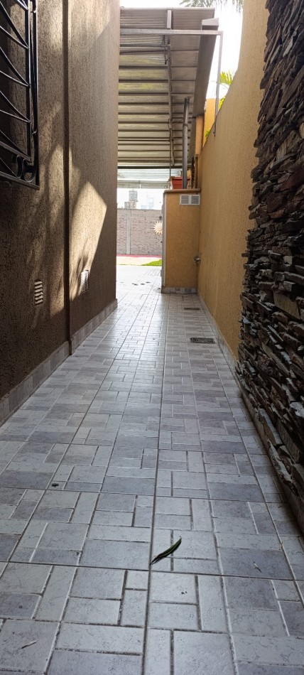 CASA CON GRAN TERRENO BARRIO M.SELVA