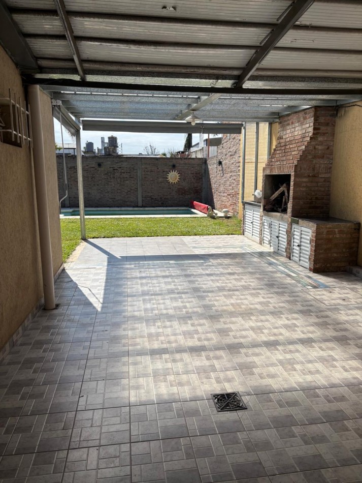 CASA CON GRAN TERRENO BARRIO M.SELVA