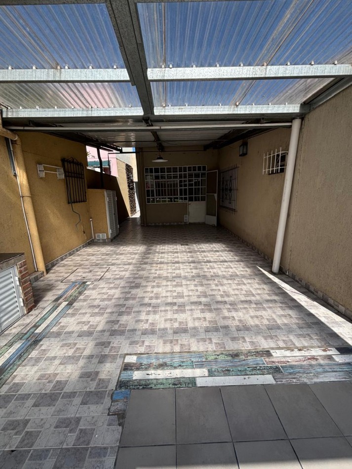 CASA CON GRAN TERRENO BARRIO M.SELVA