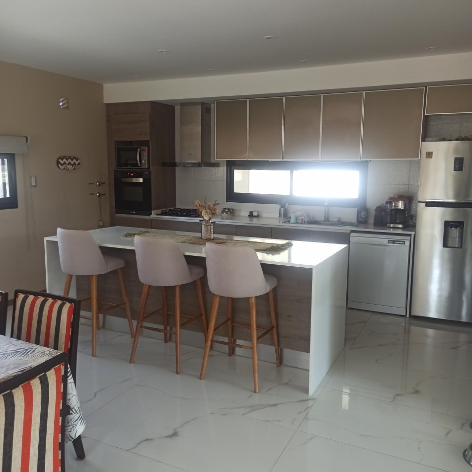 COUNTRY EL PINAR CASA DE CATEGORIA