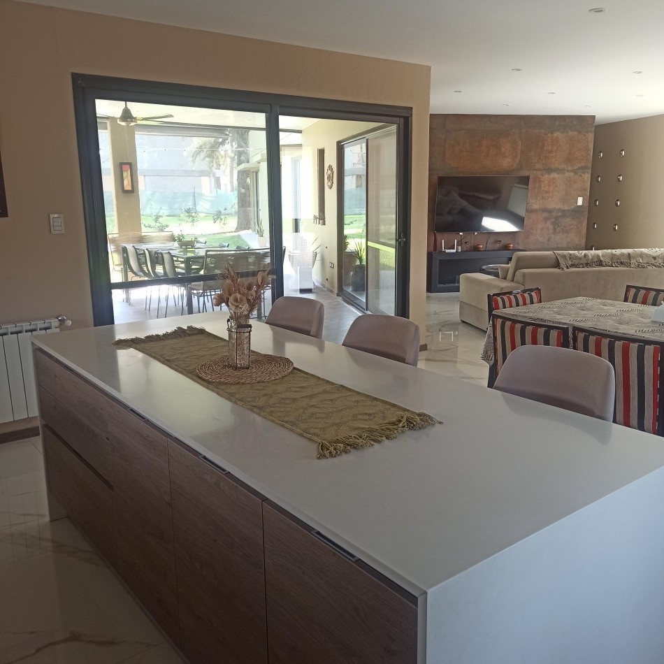 COUNTRY EL PINAR CASA DE CATEGORIA