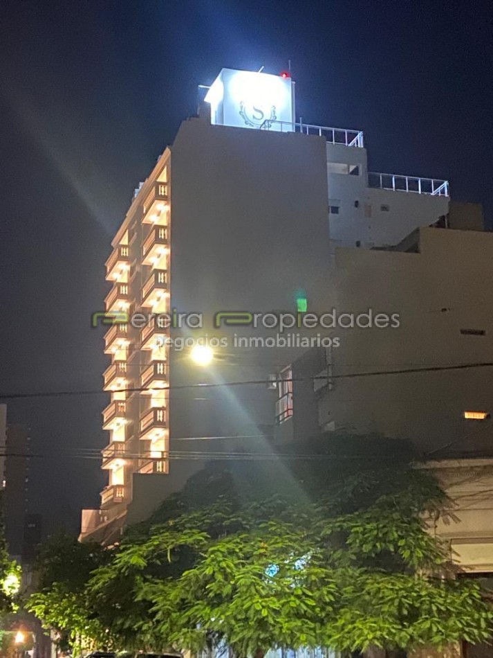 UN DORMITORIO AL FRENTE CON GRAN TERRAZA