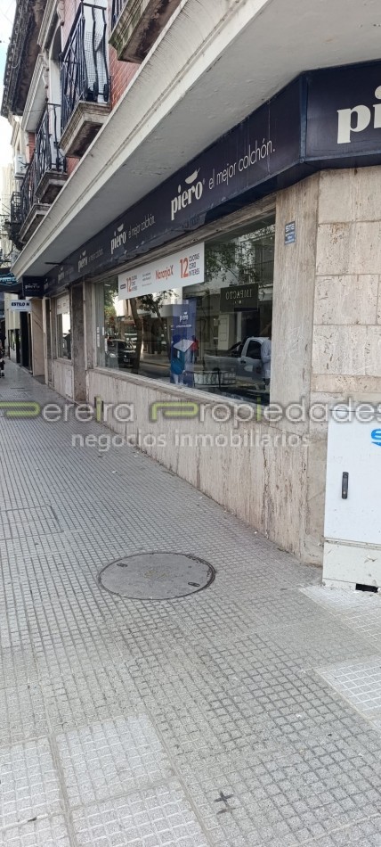 IMPORTANTE ESQUINA COMERCIAL