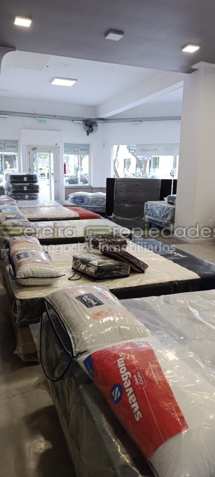 IMPORTANTE ESQUINA COMERCIAL