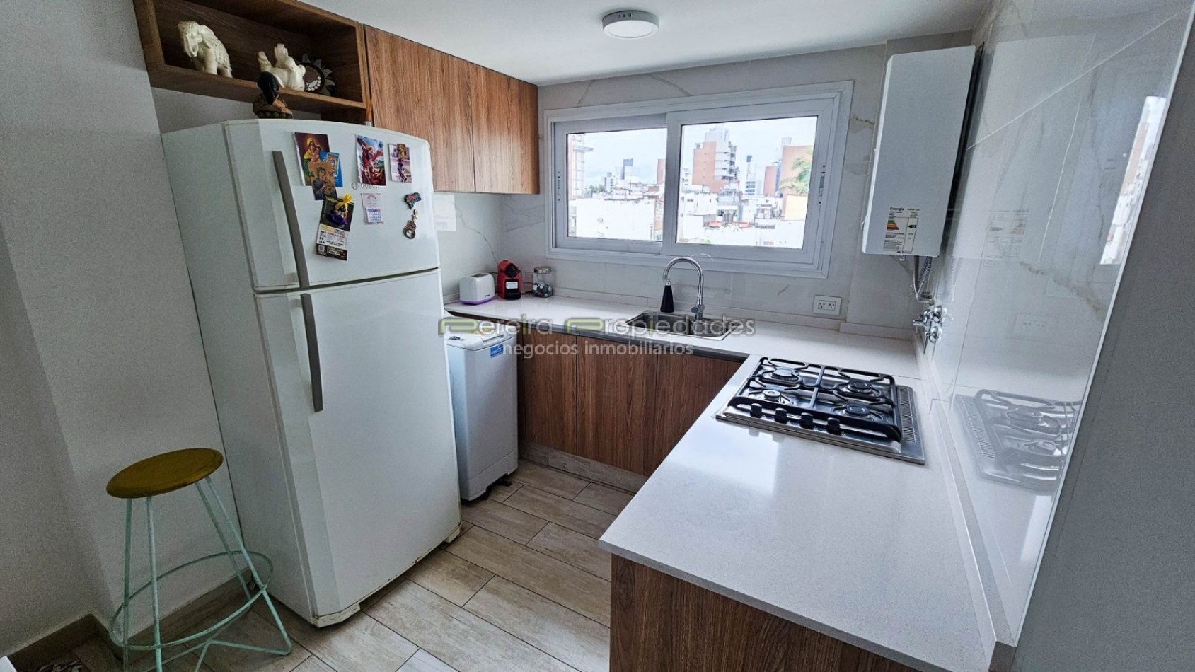 UN DORMITORIO AL FRENTE CON GRAN TERRAZA