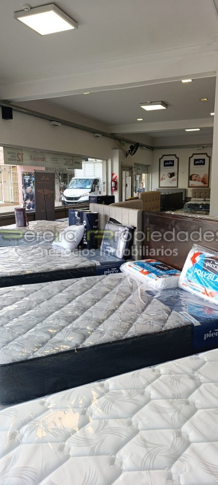 IMPORTANTE ESQUINA COMERCIAL