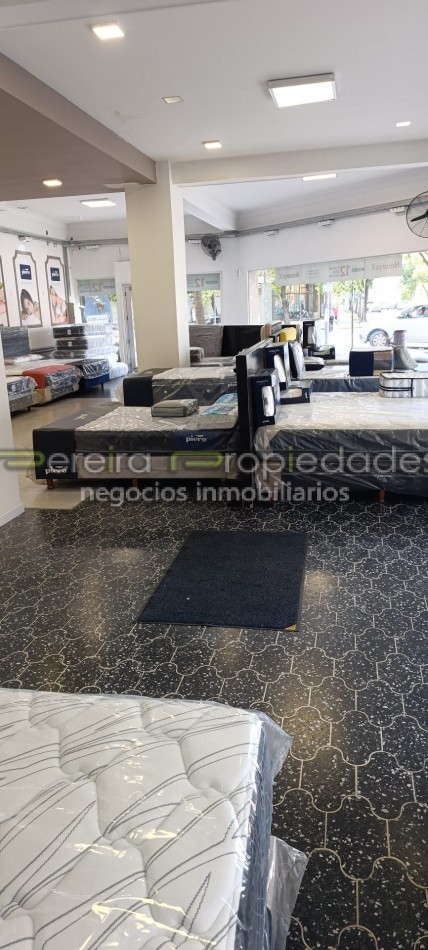 IMPORTANTE ESQUINA COMERCIAL
