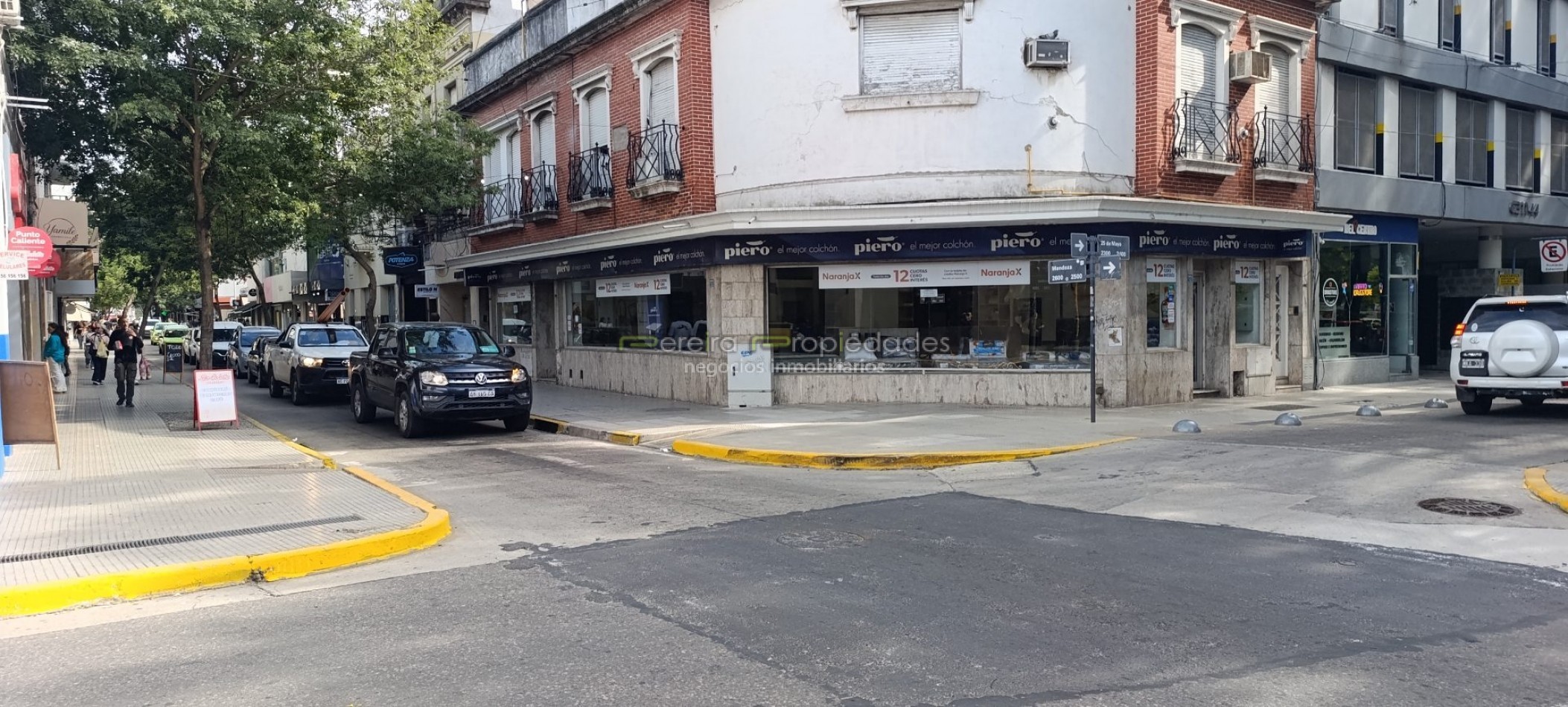 IMPORTANTE ESQUINA COMERCIAL