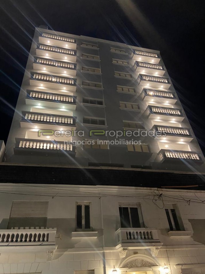 UN DORMITORIO AL FRENTE CON GRAN TERRAZA